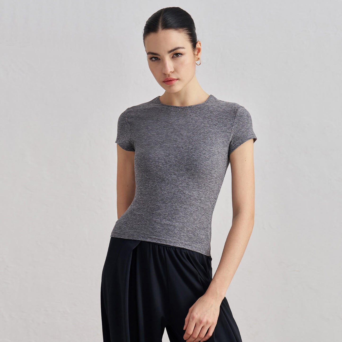 [Tops > T-shirt] Short sleeved waist slim-fit breathable yoga T-shirt (Grayscale)