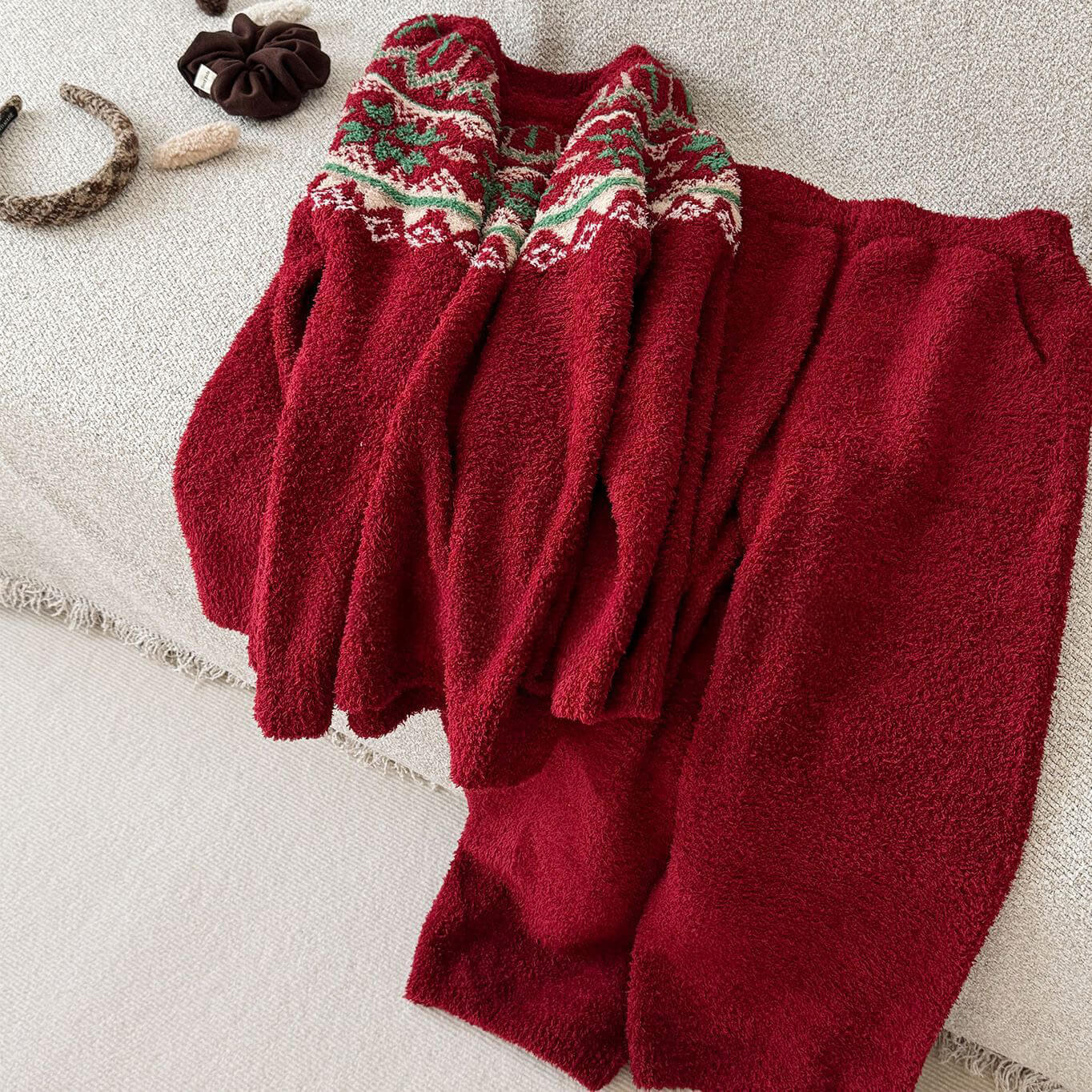 Christmas‑style warm, retro lounge set
